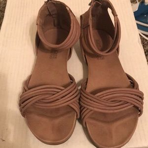 Rose color sandals with zipper